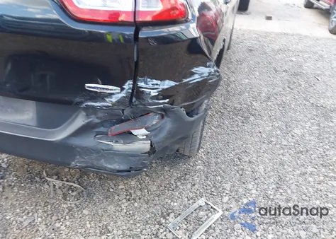 2015 Jeep Cherokee Latitude z USA, uszkodzony, nr VIN 1C4PJLCB2FW737264